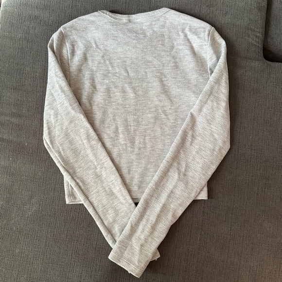 TNA Light Gray Ribbed Crop Top - Picture 2 of 2